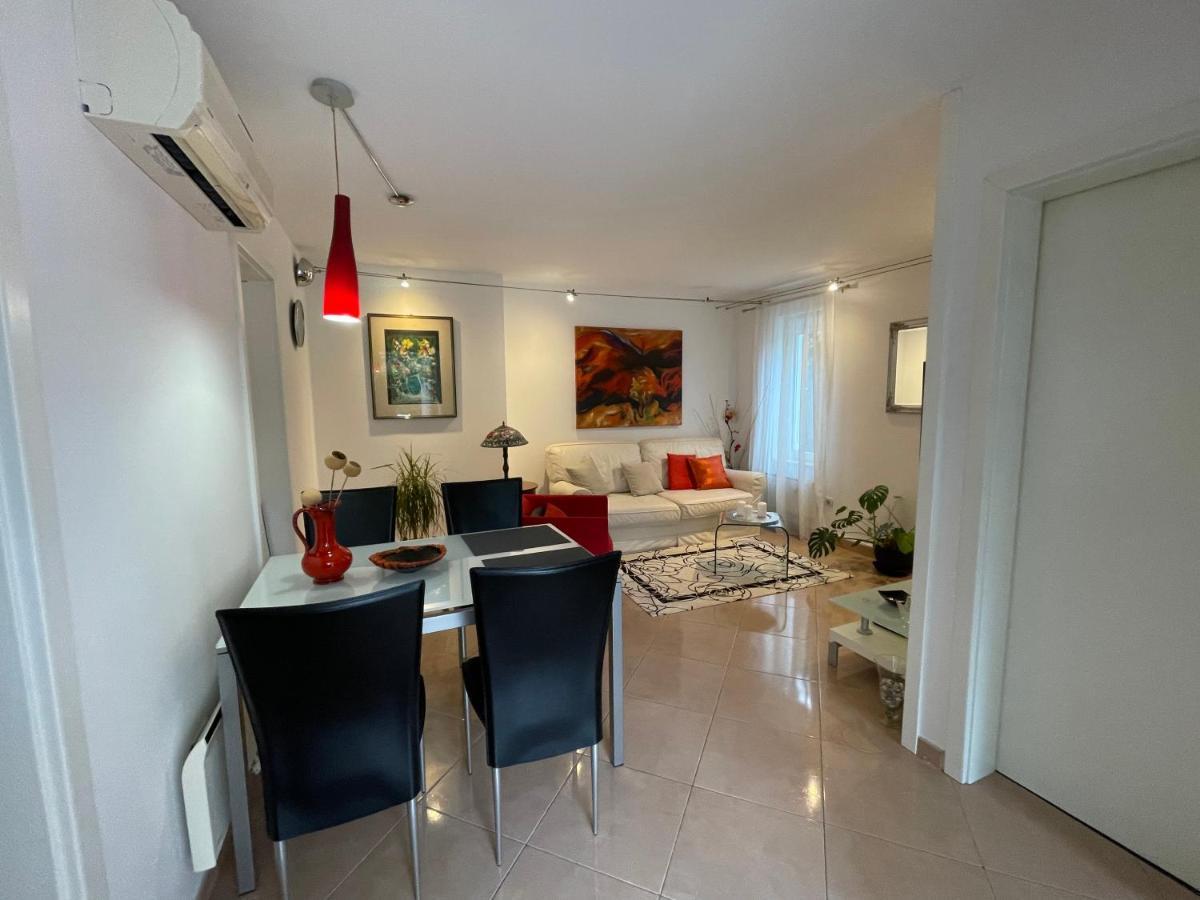 Apartments Bloom Near The Beach Пореч Экстерьер фото